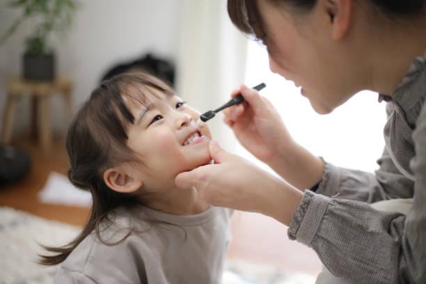 仕上げ磨きはいつまで必要?歯医者が教える正しい方法と年齢の目安