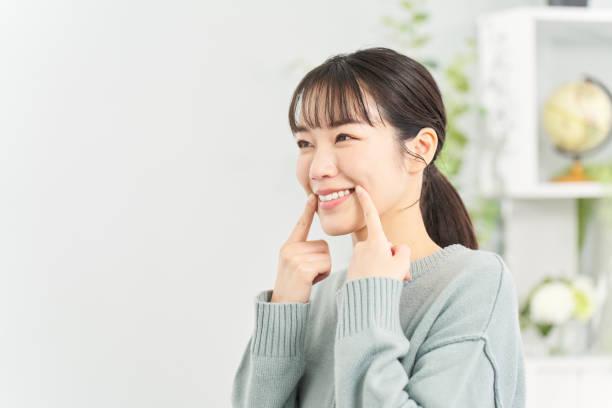 外科手術をせずにガミースマイルの改善を目指せる?アンカースクリューを用いた矯正を解説